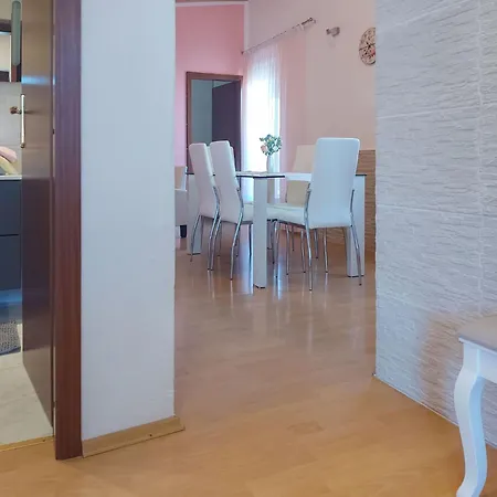 Apartamento Danica-2 By Interhome